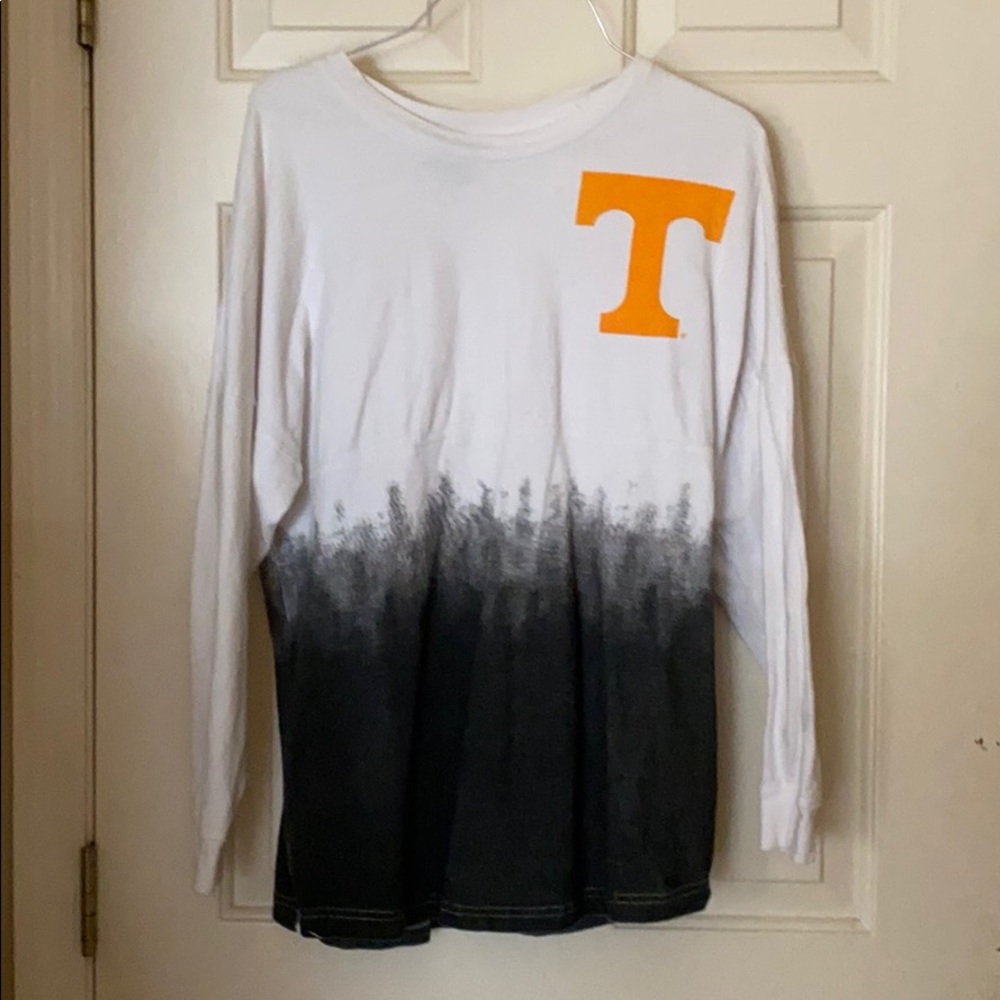 I’m selling a Tennessee long sleeve shirt